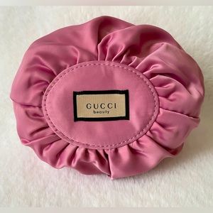 GUCCI FLORA POUCH w/DRAWSTRING NWT💕💕